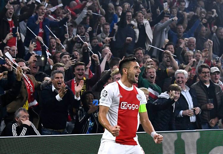 欧冠 阿贾克斯的塔迪奇正在尝试得分