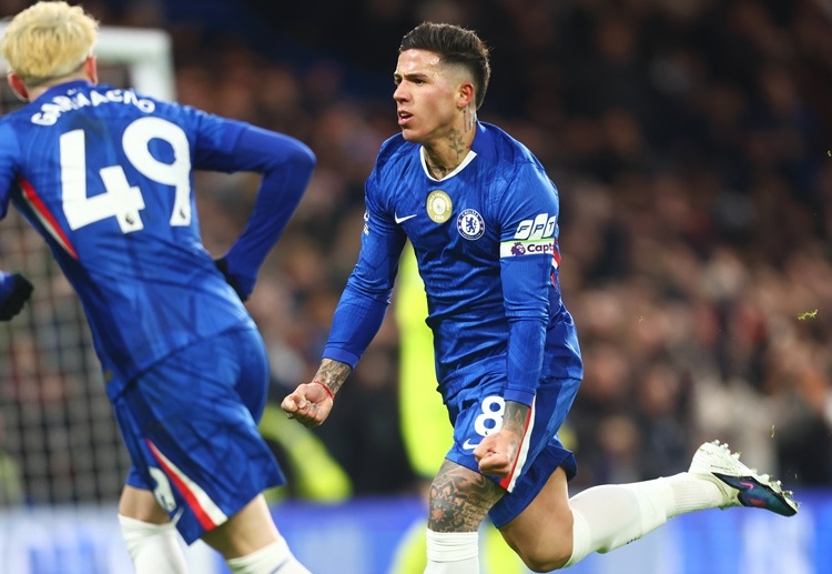 英超联赛 切尔西在经历了四场不胜的低迷表现后，新任主帅罗塞尼尔面临着巨大的执教压力。