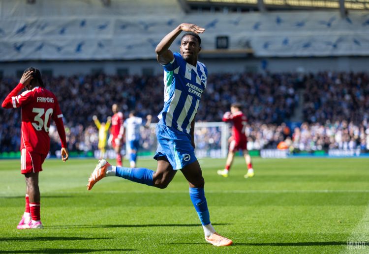 Danny Welbeck aims to score for Brighton & Hove Albion against Manchester United in the Premier League